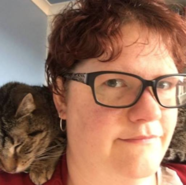 Picture of data scientist Kelly Vincent with a cat on her shoulder